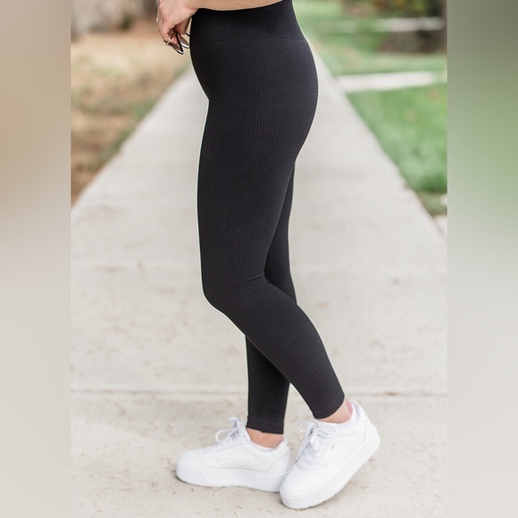 Ready to Go Leggings - Picture 2 of 9